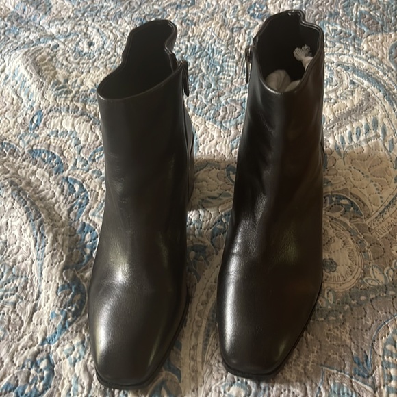 Black booties new Never worded size 10 with zipper on the side - Picture 5 of 6